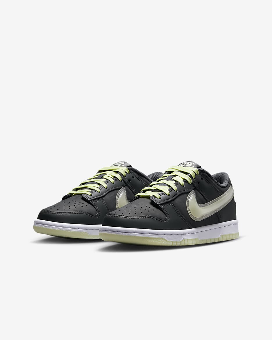 Nike outlets Dunk Low (Big Kid size 3.5) Black&White